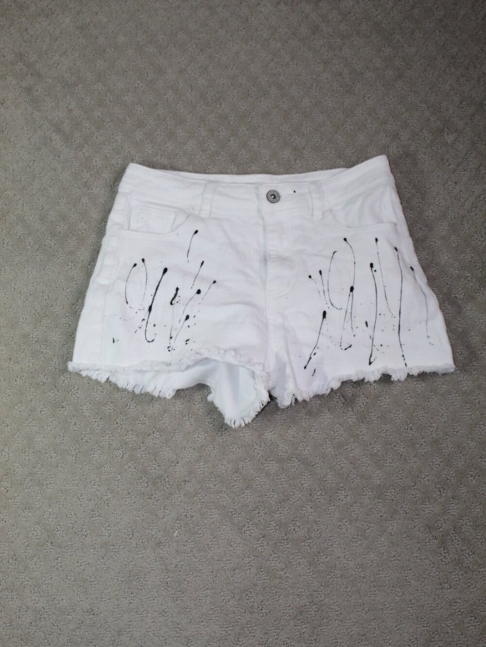 Umgee Size 3 White Denim Black White Paint Splatter Jean 2.5" Shorts